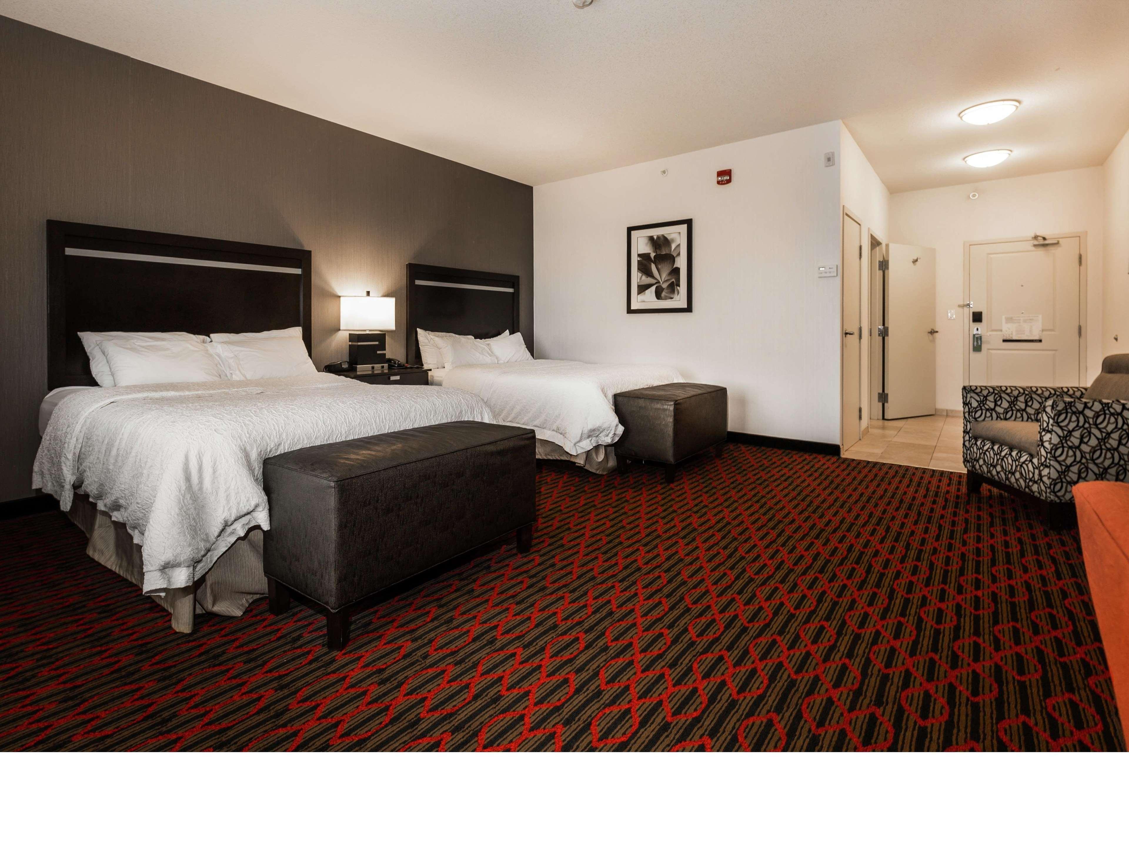 Hampton Inn & Suites By Hilton Lethbridge Extérieur photo