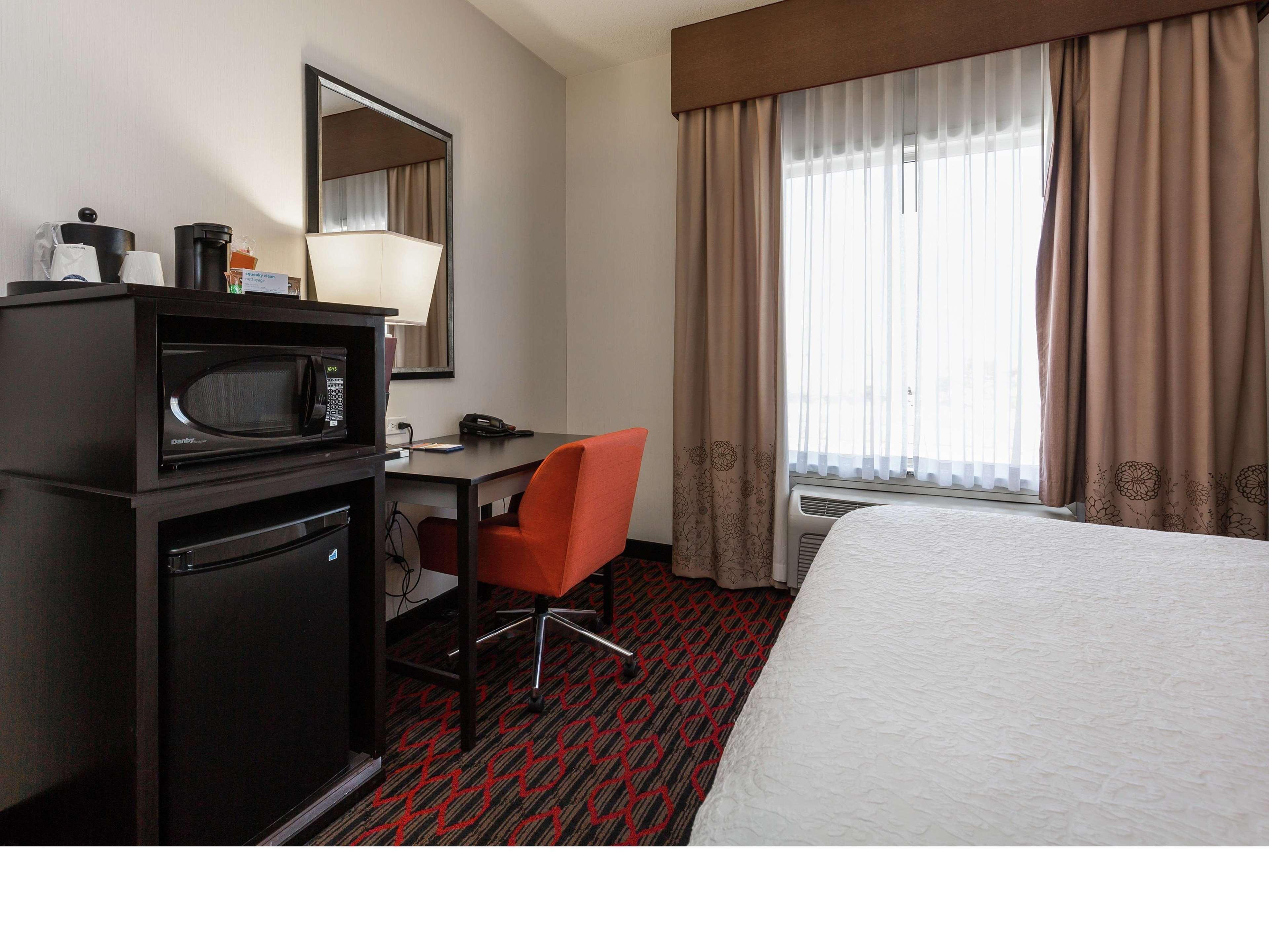 Hampton Inn & Suites By Hilton Lethbridge Extérieur photo
