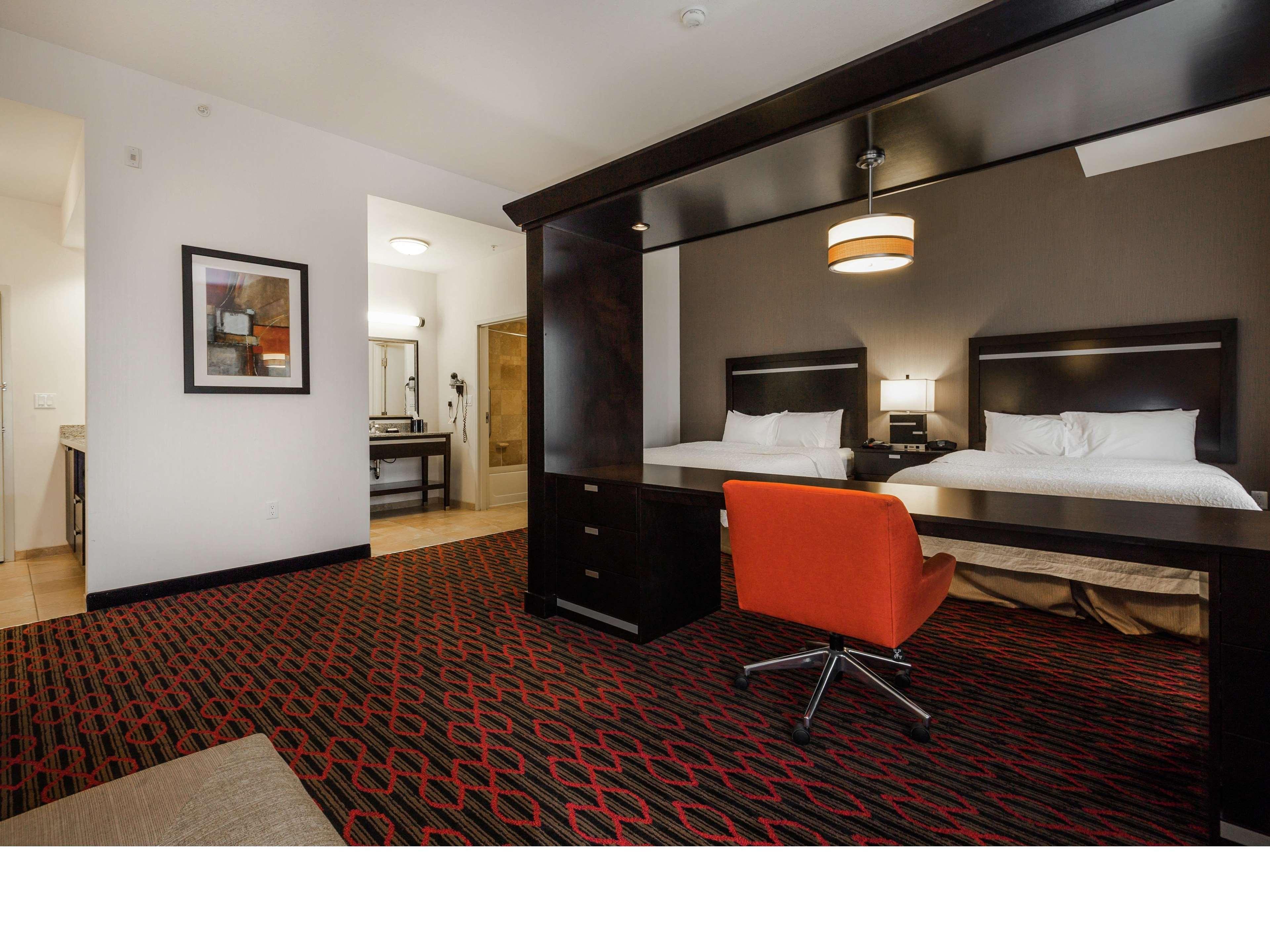 Hampton Inn & Suites By Hilton Lethbridge Extérieur photo