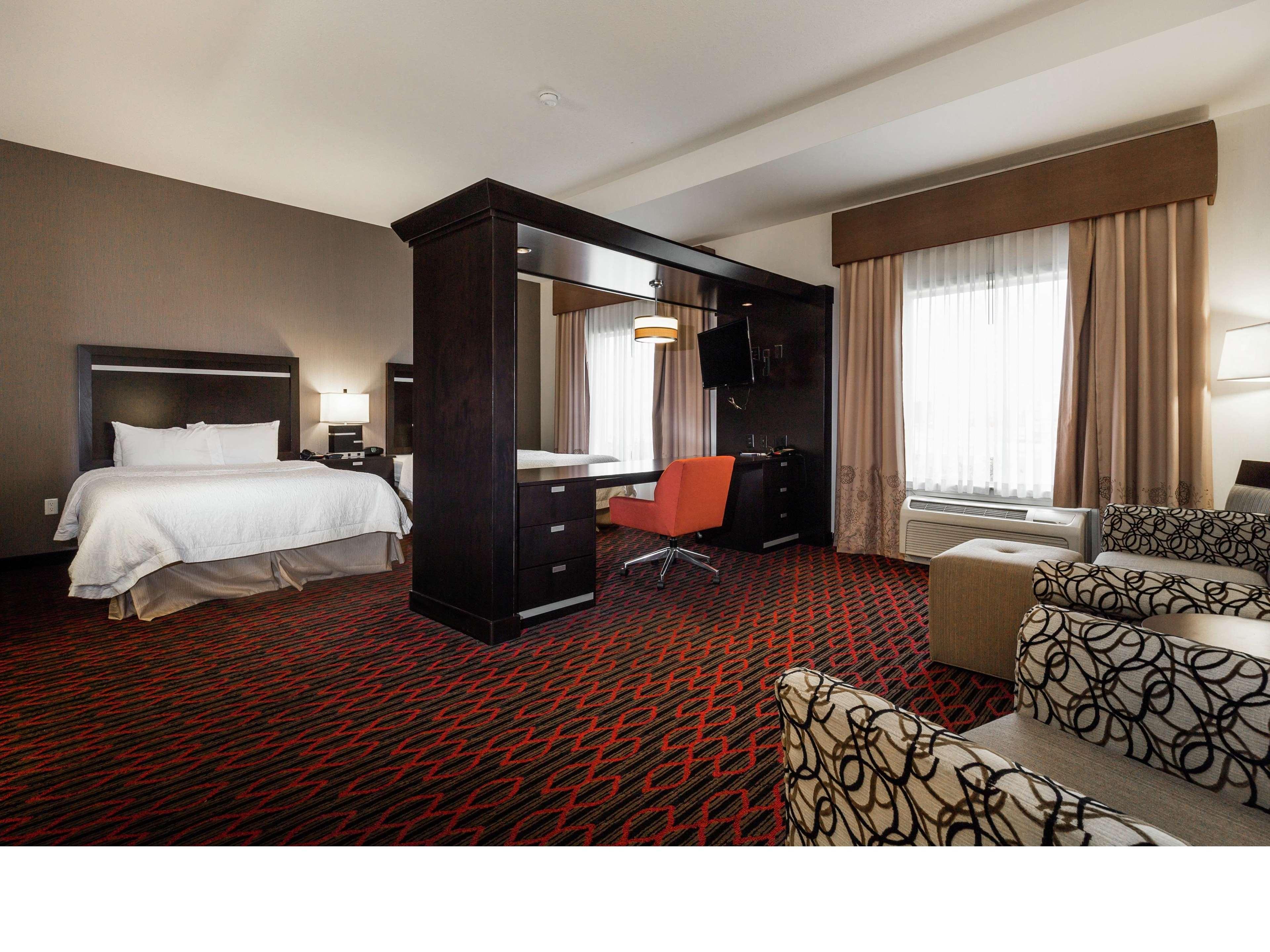 Hampton Inn & Suites By Hilton Lethbridge Extérieur photo