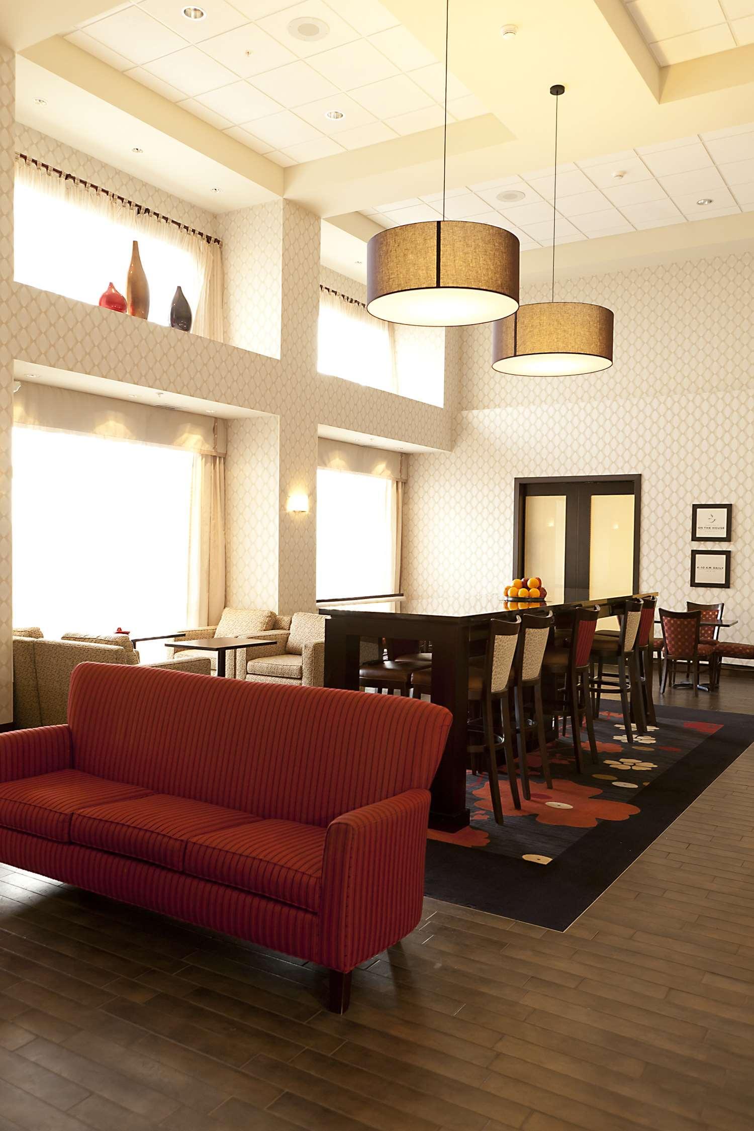 Hampton Inn & Suites By Hilton Lethbridge Extérieur photo
