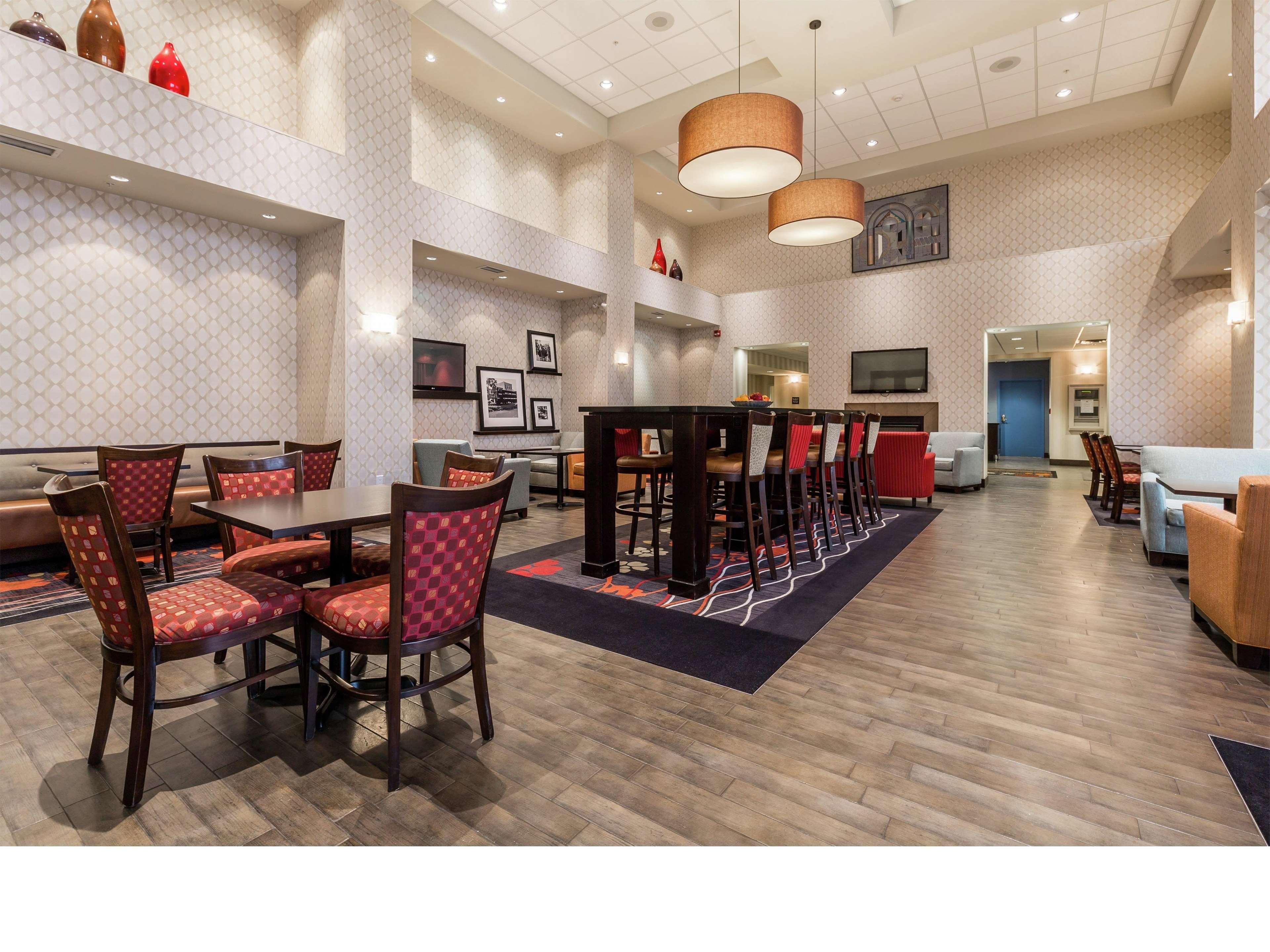 Hampton Inn & Suites By Hilton Lethbridge Extérieur photo