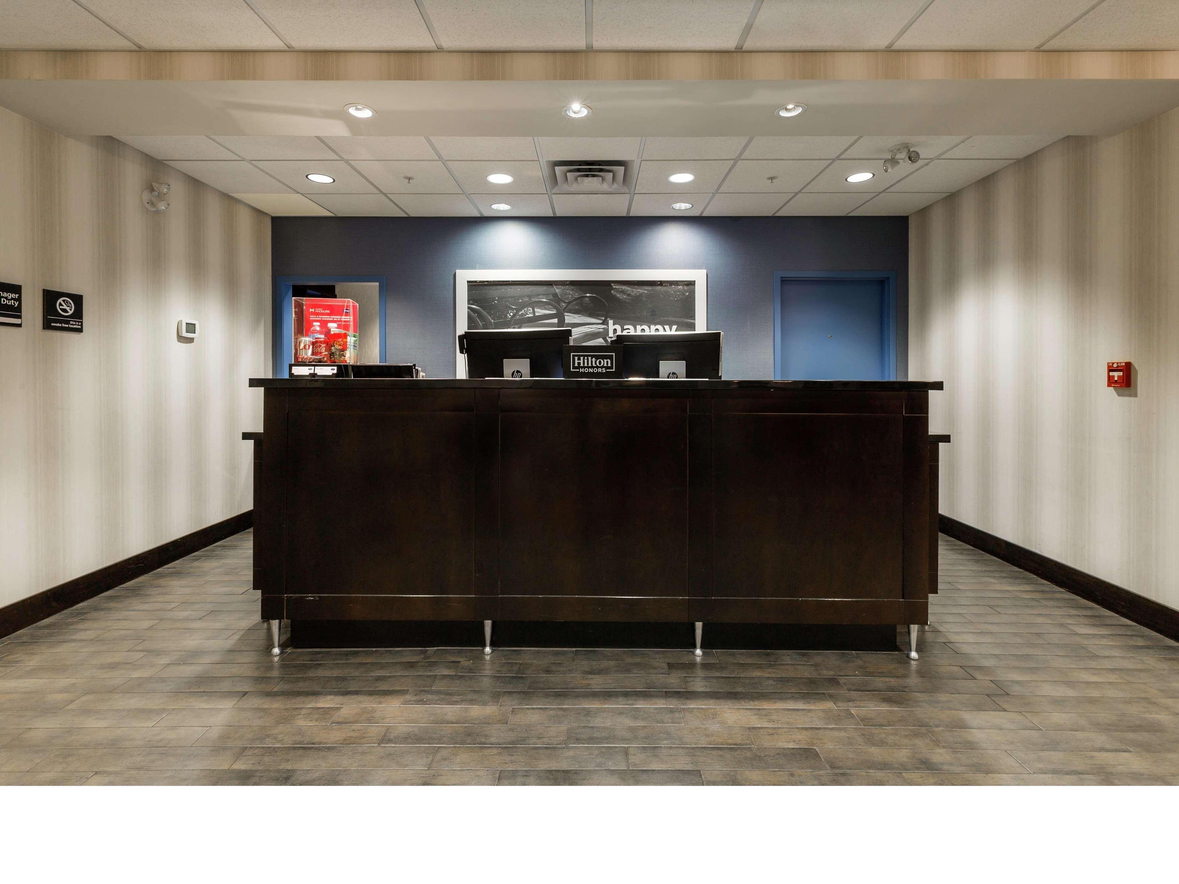 Hampton Inn & Suites By Hilton Lethbridge Extérieur photo