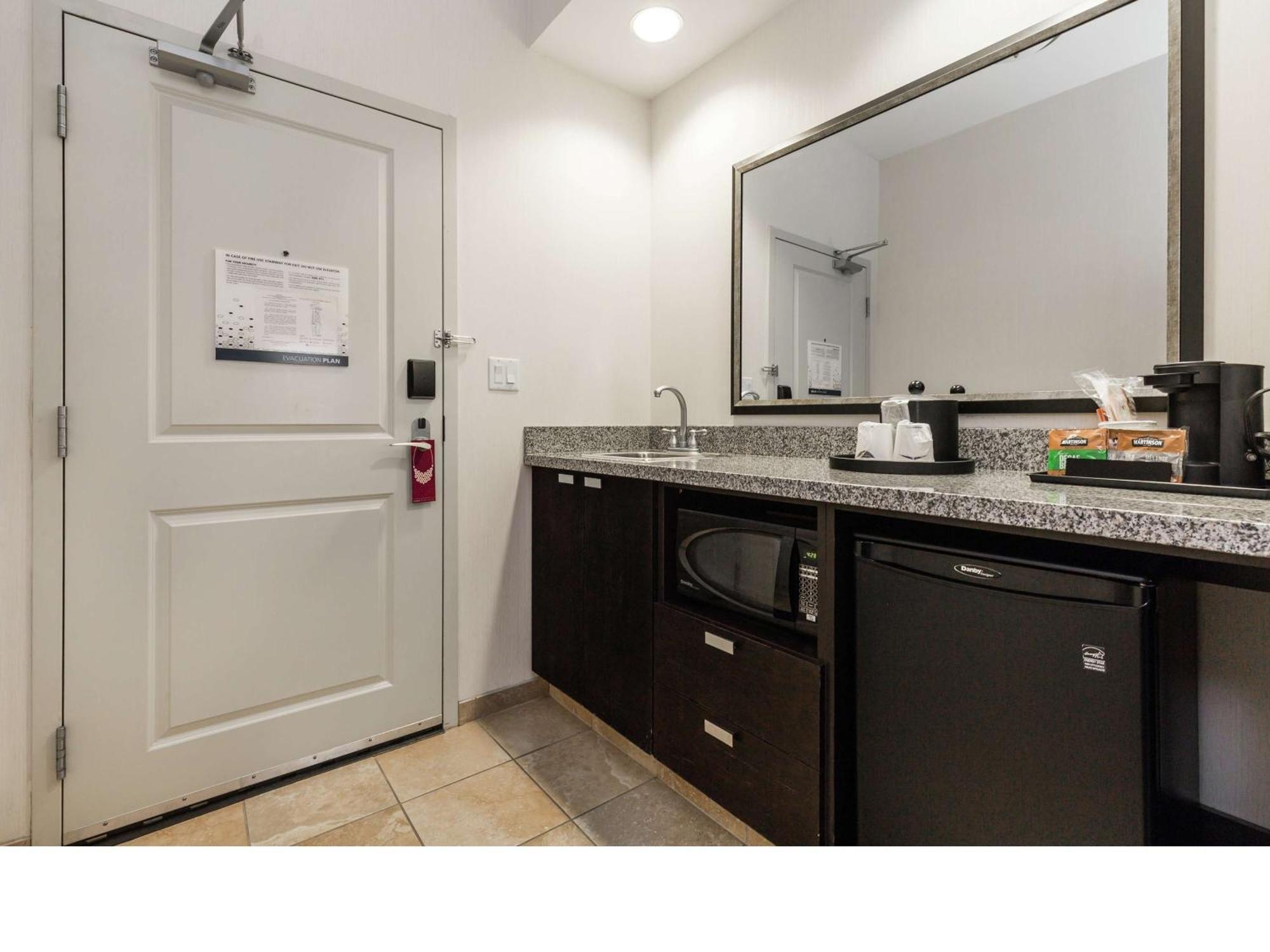 Hampton Inn & Suites By Hilton Lethbridge Extérieur photo