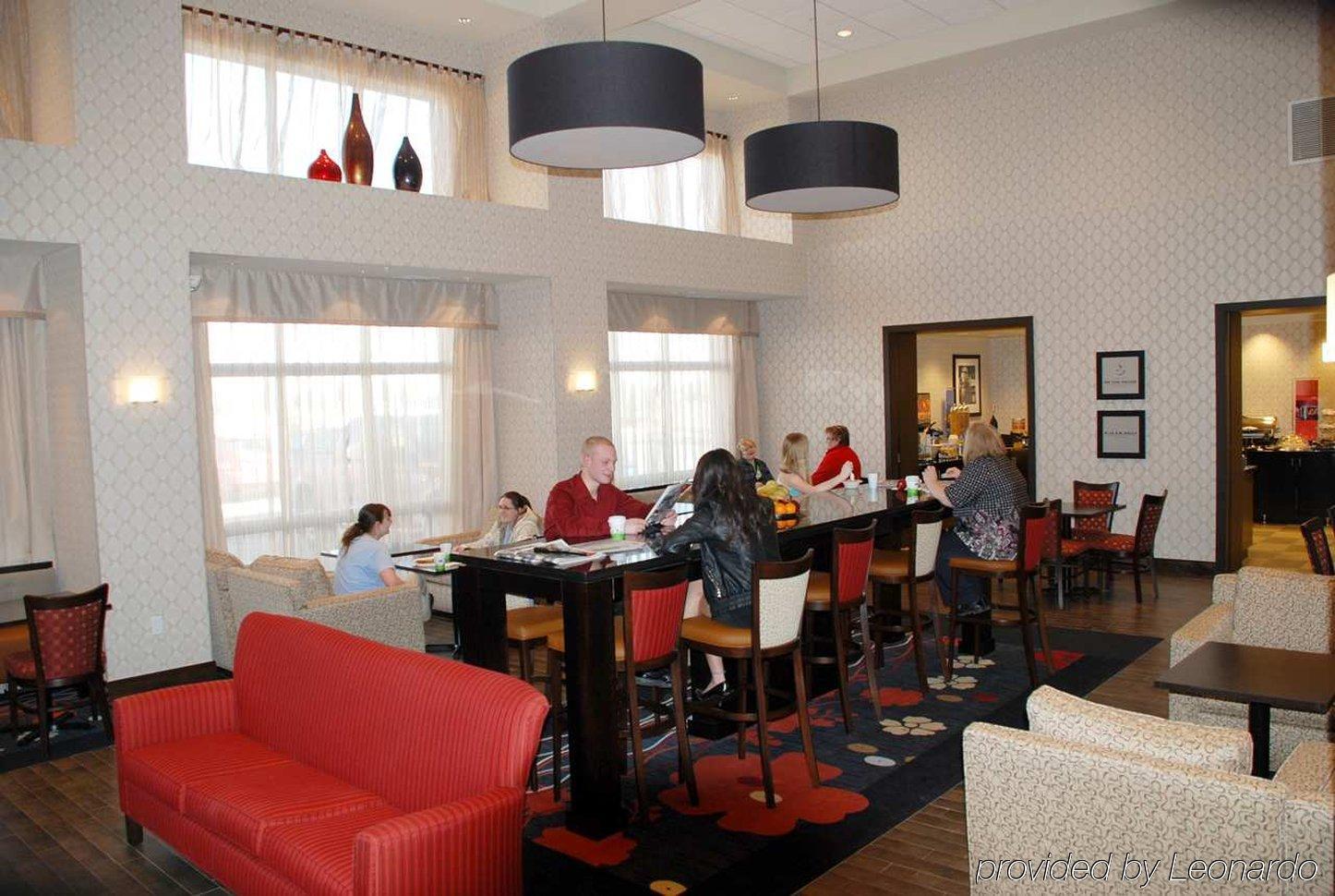 Hampton Inn & Suites By Hilton Lethbridge Restaurant photo