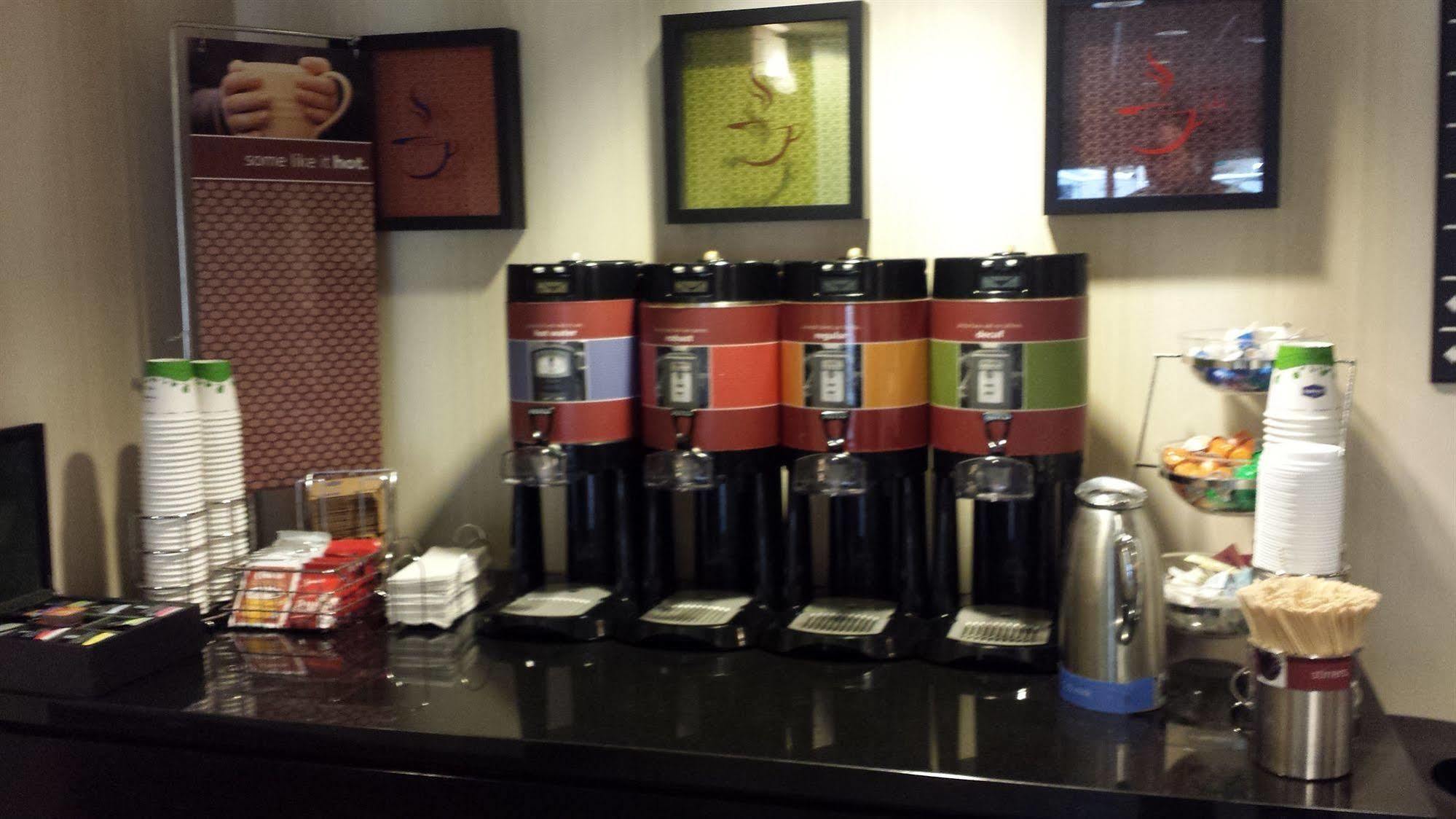 Hampton Inn & Suites By Hilton Lethbridge Extérieur photo